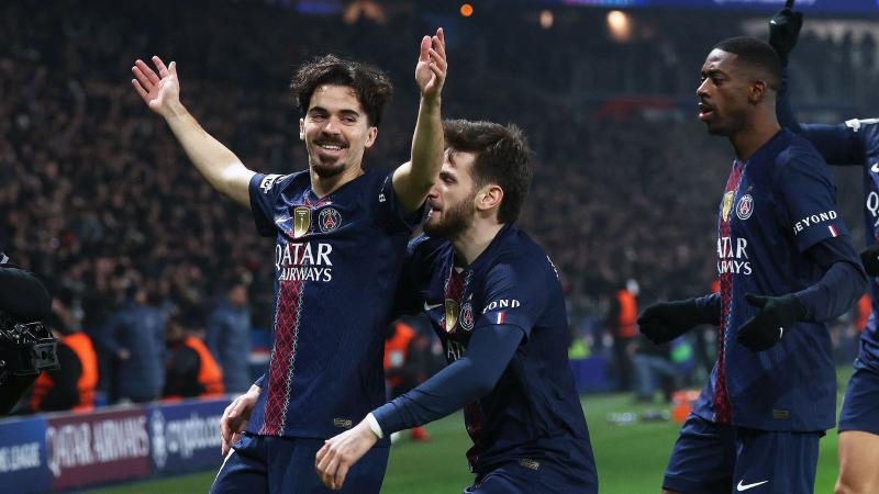 德扑里的“中对子”防御：面对对手的两条街开火，你该跟注几次？（德州扑克“中对子”防守策略：面对对手两街连枪，你该跟到哪一街？）